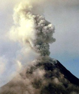 20091224060853-1.volcan-mayon-en-filipinas.jpg