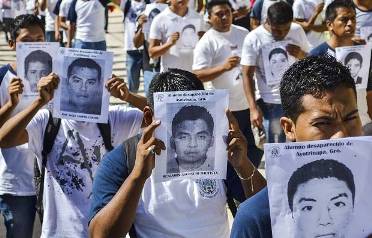 20141117002538-marcha-silencia-familiares-estudiantes-ayotzinapa-1.jpg