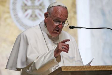 El Papa invita a cambiar de actitud a los obispos