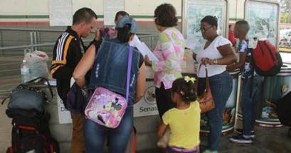 Arriban a México 122 migrantes cubanos procedentes de Costa Rica